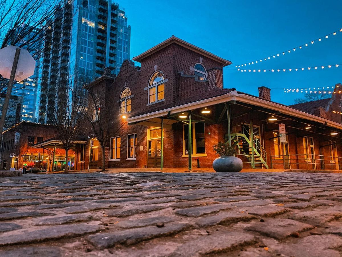 Street view of Raleigh City Market.